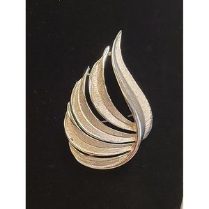 Trifari Silvertone Modernist Pin  Crown T Leaves or Feathers Brooch 2 1/4"‎